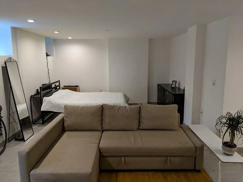 Big And Nice Basement Apartment - 17 Mins From Manhattan contacts